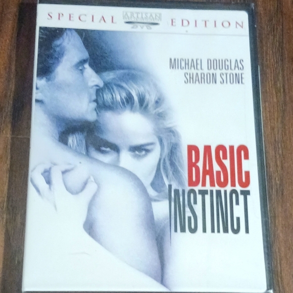 BASIC INSTINCT Special Edition on DVD Michael Douglas - Picture 1 of 2